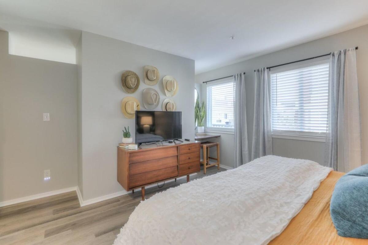 Walk To Broadway Riverfront Condo With Pool Nashville Exterior foto