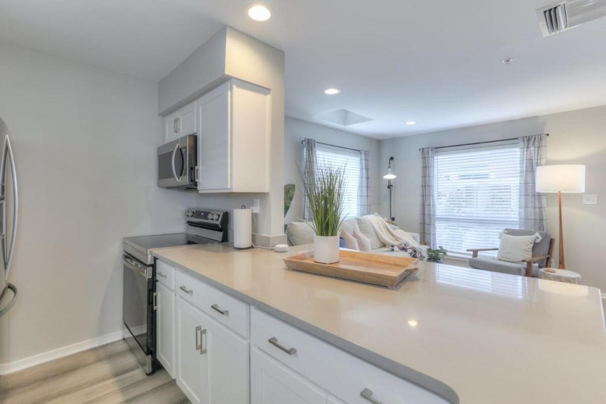 Walk To Broadway Riverfront Condo With Pool Nashville Exterior foto